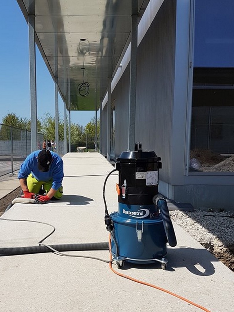 Aspiratore leggero e compatto per l'aspirazione di polveri fini e finissime di cantiere