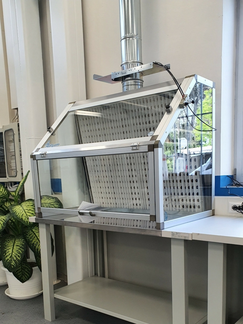 cappa chimica da banco in dibond e vetro antiacido