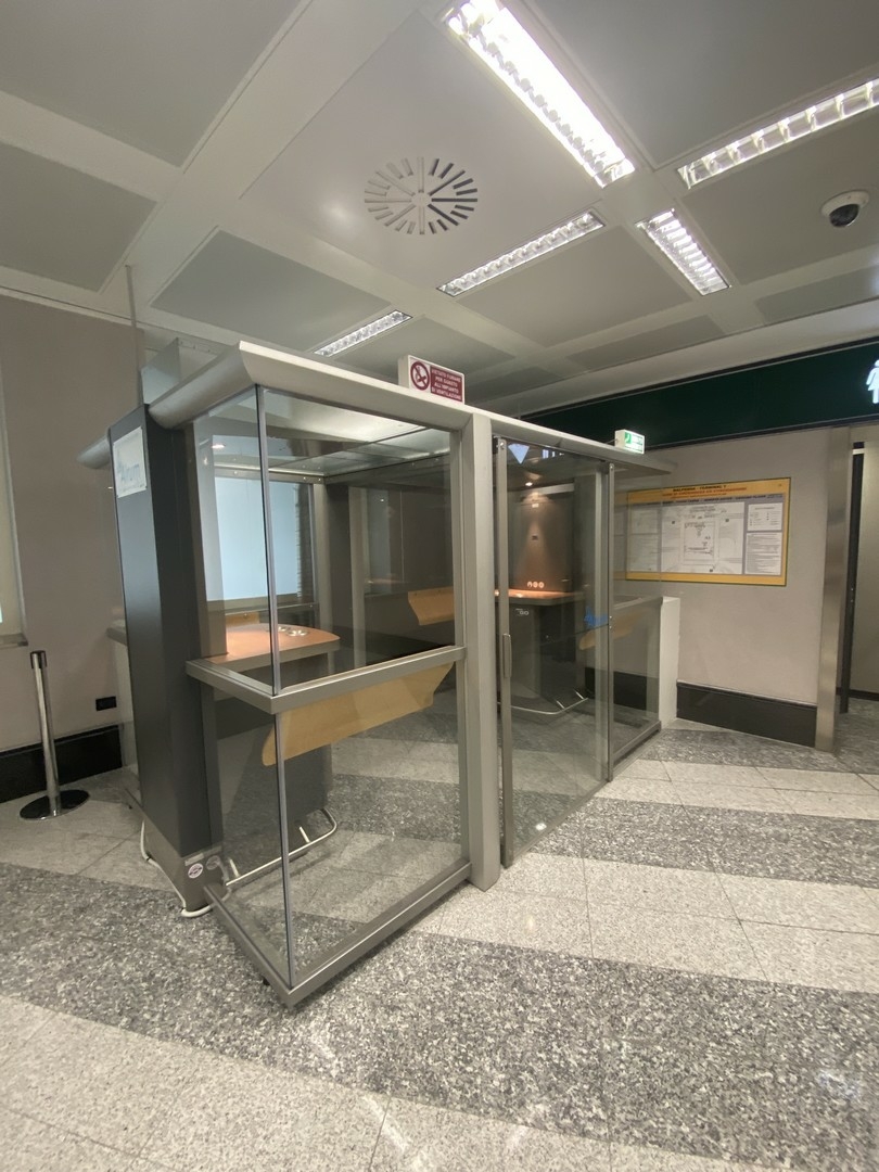 Cabina fumatori di grande capienza