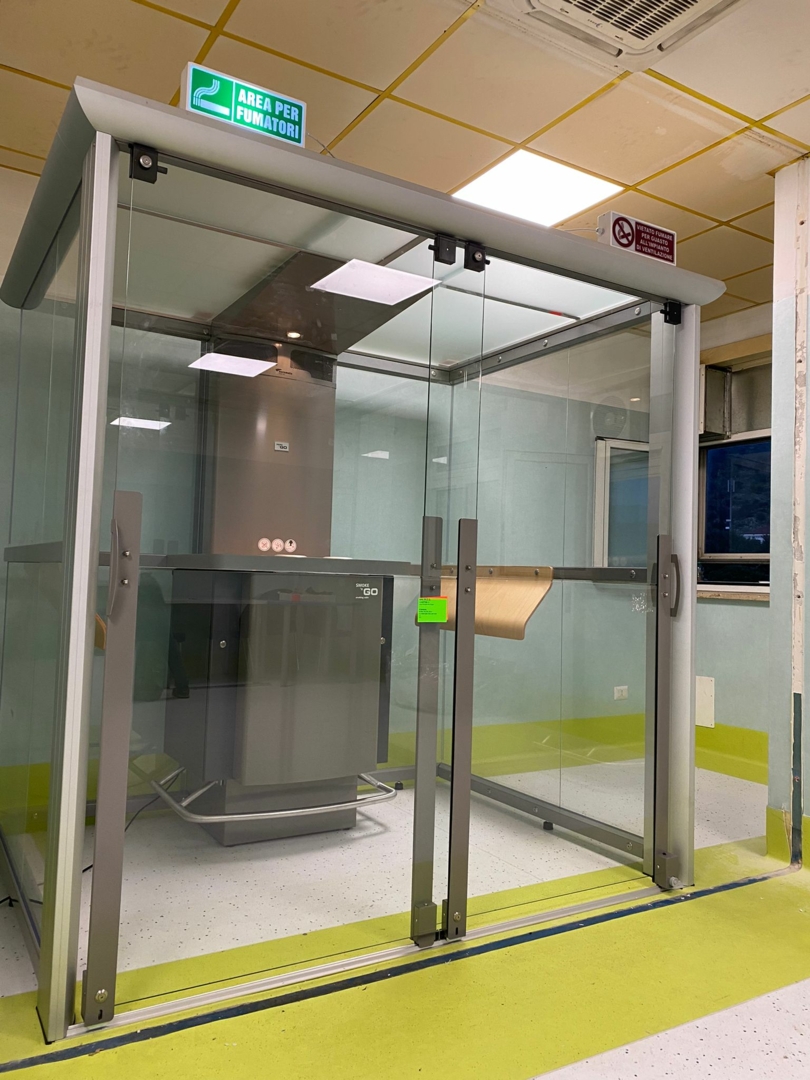 Cabina fumatori ESPACE con sistema filtrante a 5 stadi
