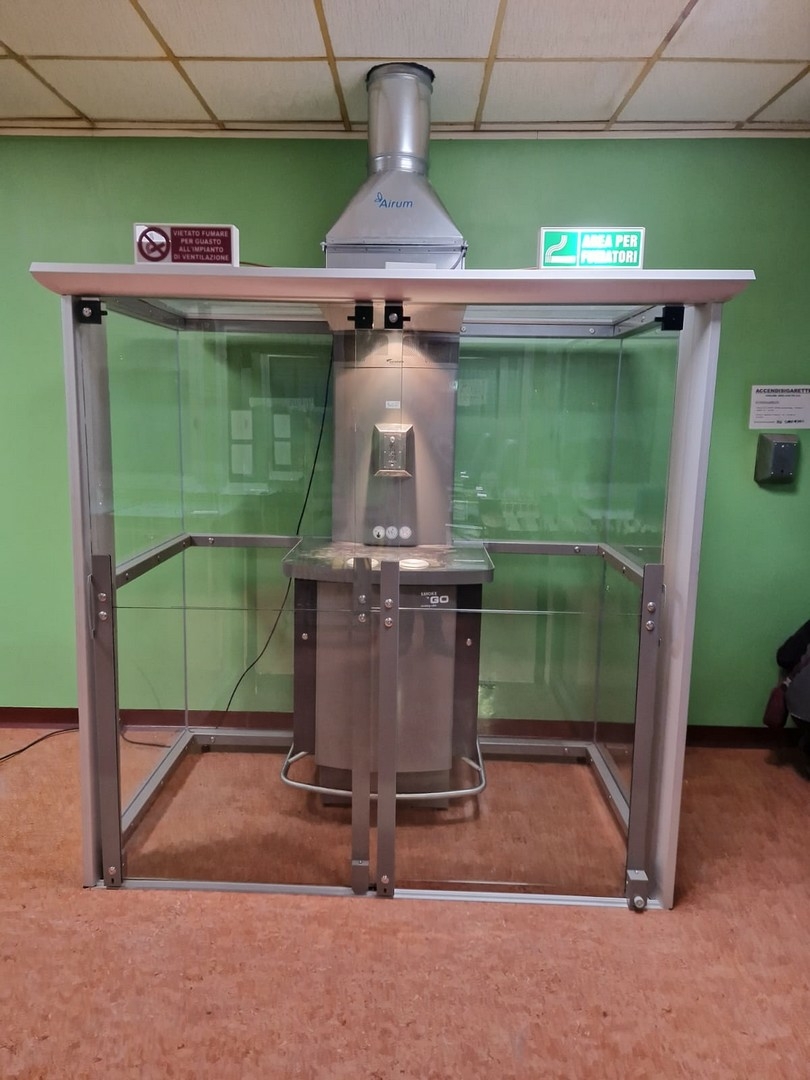 Cabina fumatori per reparto psichiatrico con scarico all'esterno