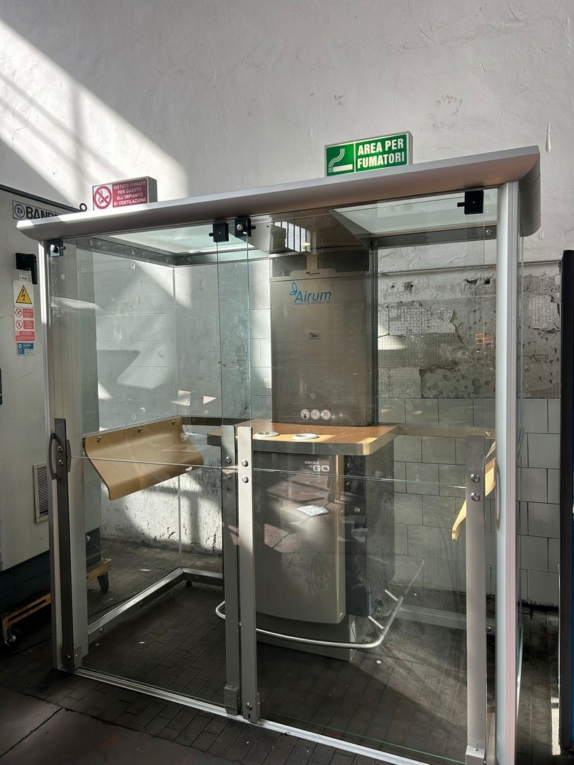 Cabina fumatori area ristoro