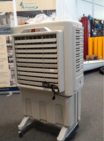 Raffrescatore evaporativo mobile per rinfrescare l'ambiente di lavoro durante i mesi estivi